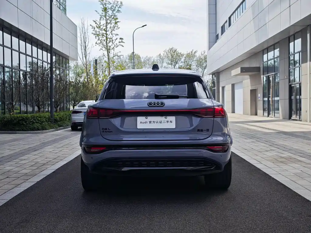 Audi Q6L e-tron — миниатюра 6