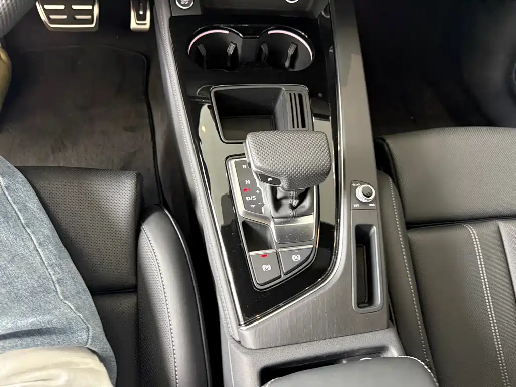 Audi A4L — миниатюра 12