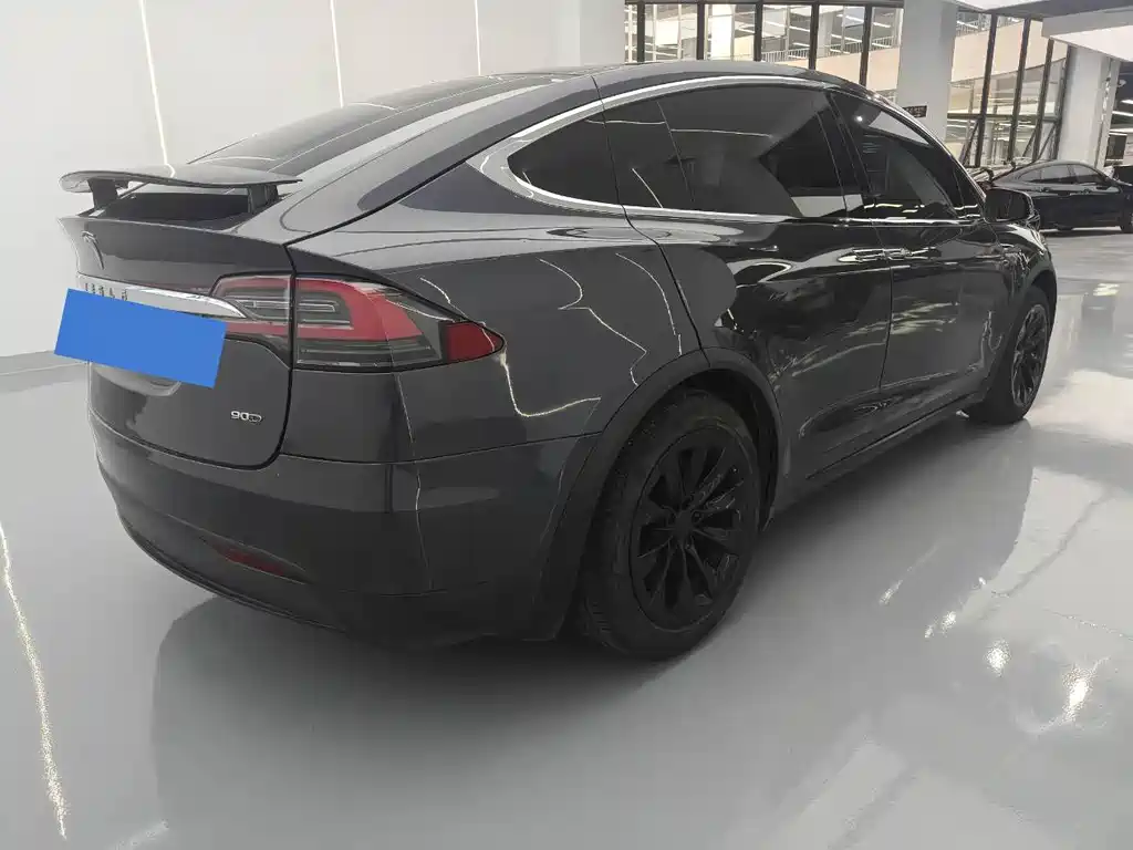 Tesla Model X — миниатюра 9