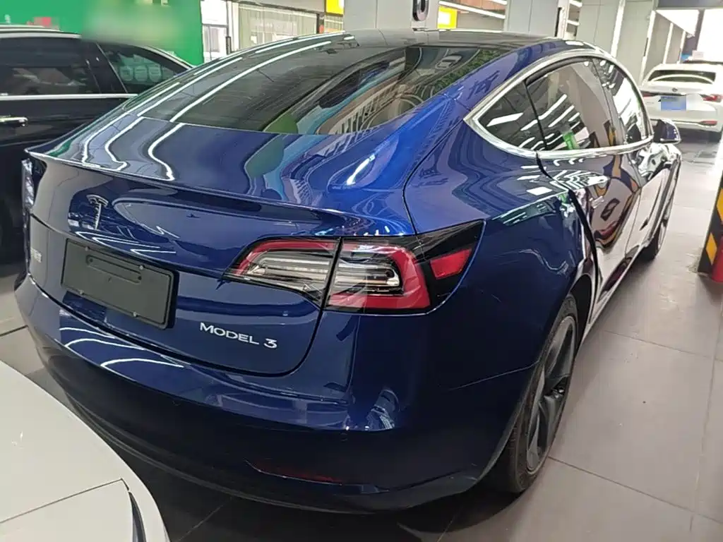 Tesla Model 3 — миниатюра 7