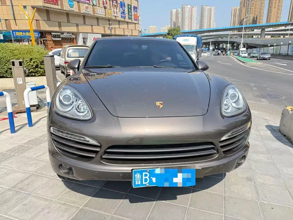 Porsche Cayenne — миниатюра 3