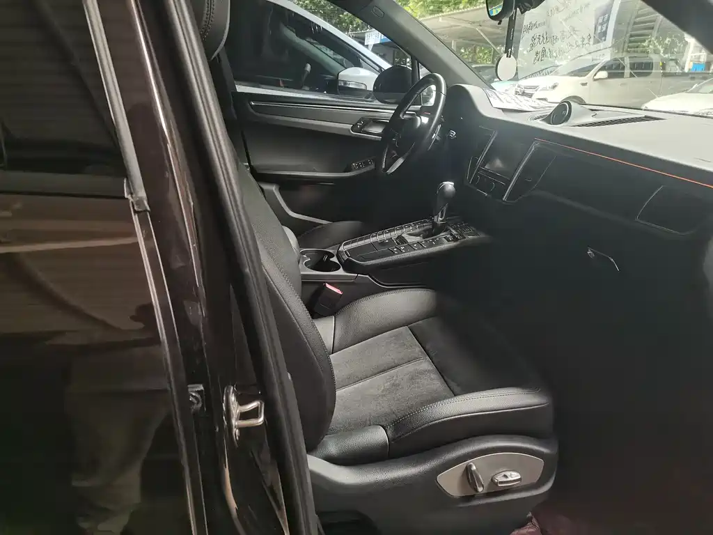 Porsche Macan — миниатюра 4