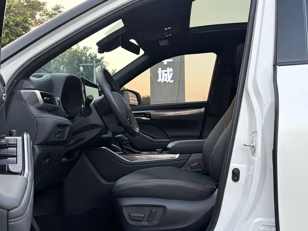 Toyota Crown Kluger 2024 2.0T