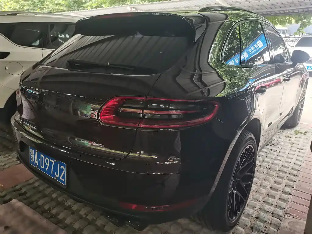 Porsche Macan — миниатюра 7