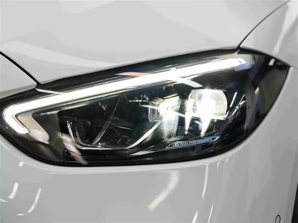 Mercedes-Benz C-Class — миниатюра 12