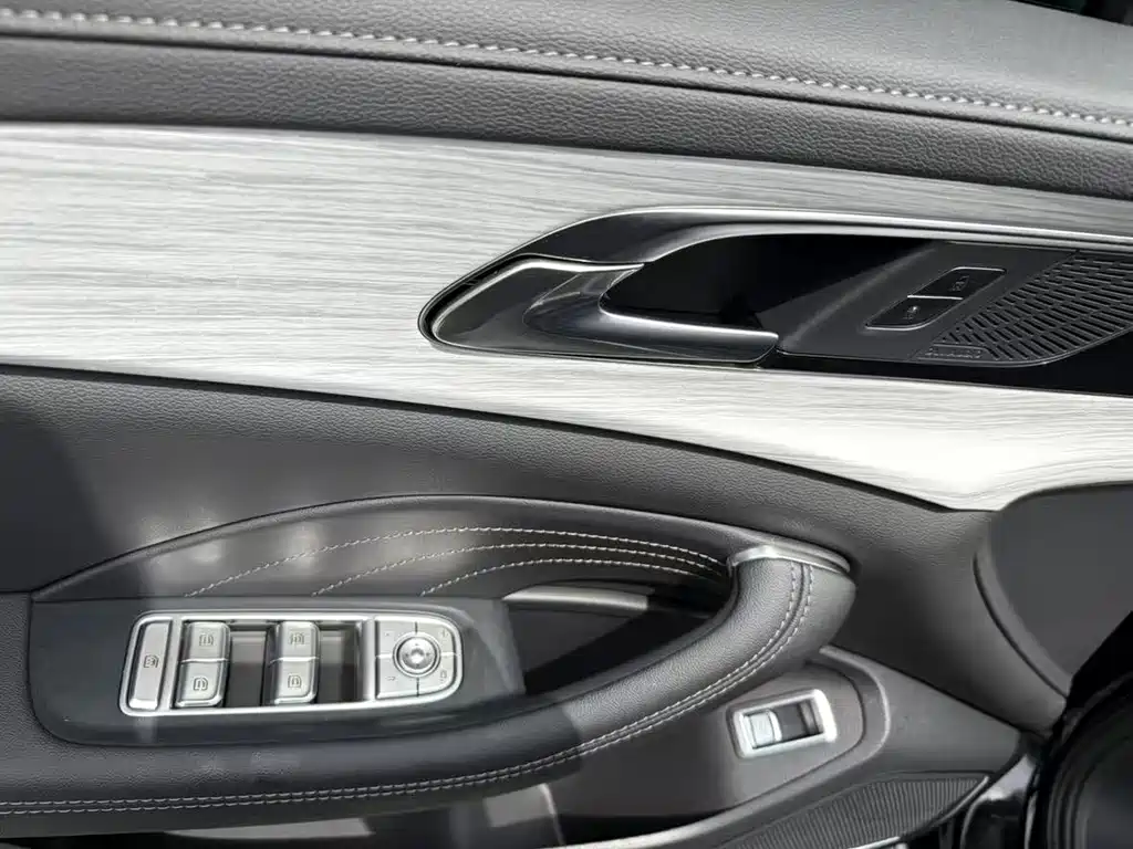 Hongqi Hongqi H5 — миниатюра 8