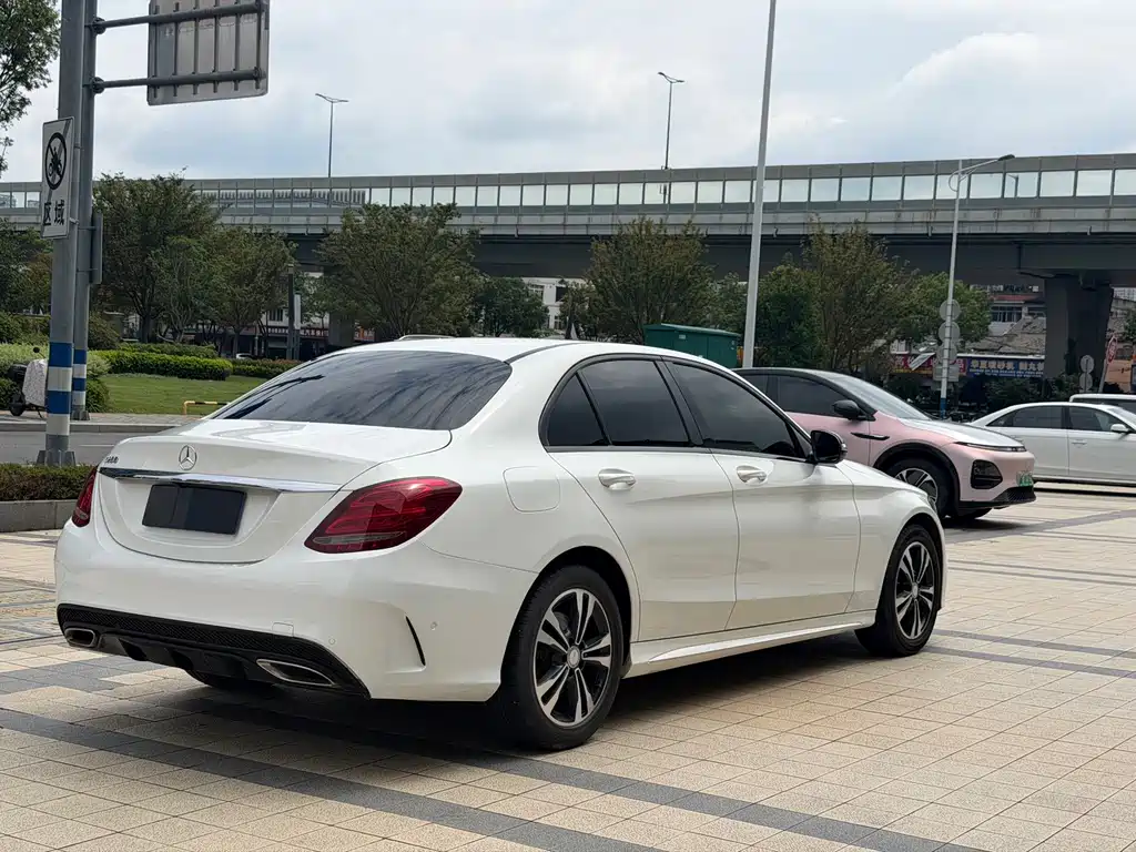 Mercedes-Benz C-Class — миниатюра 10