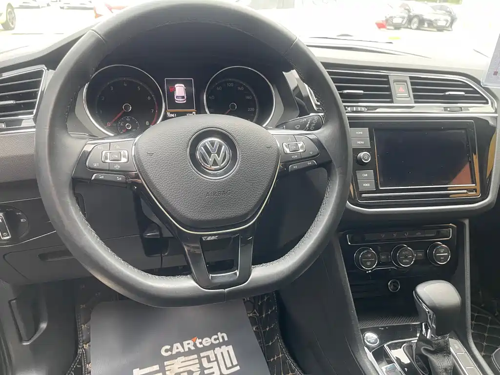 Volkswagen Tiguan L — миниатюра 11