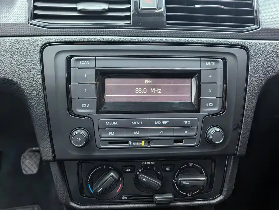 Volkswagen Santana — миниатюра 13