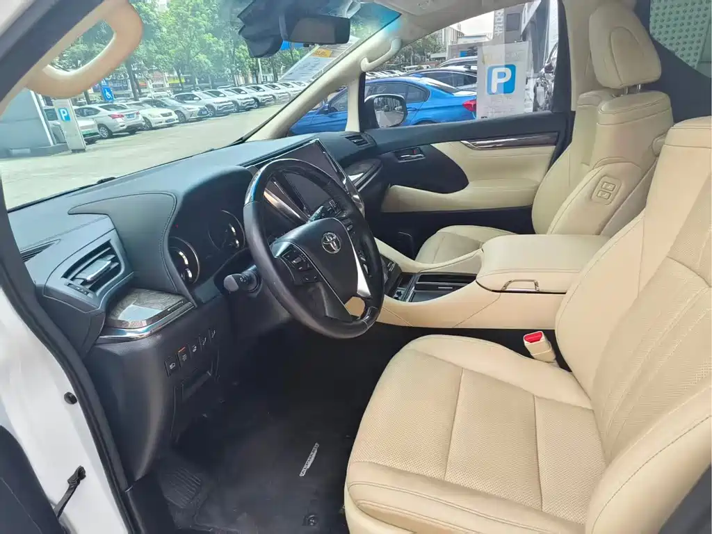 Toyota Alphard — миниатюра 4