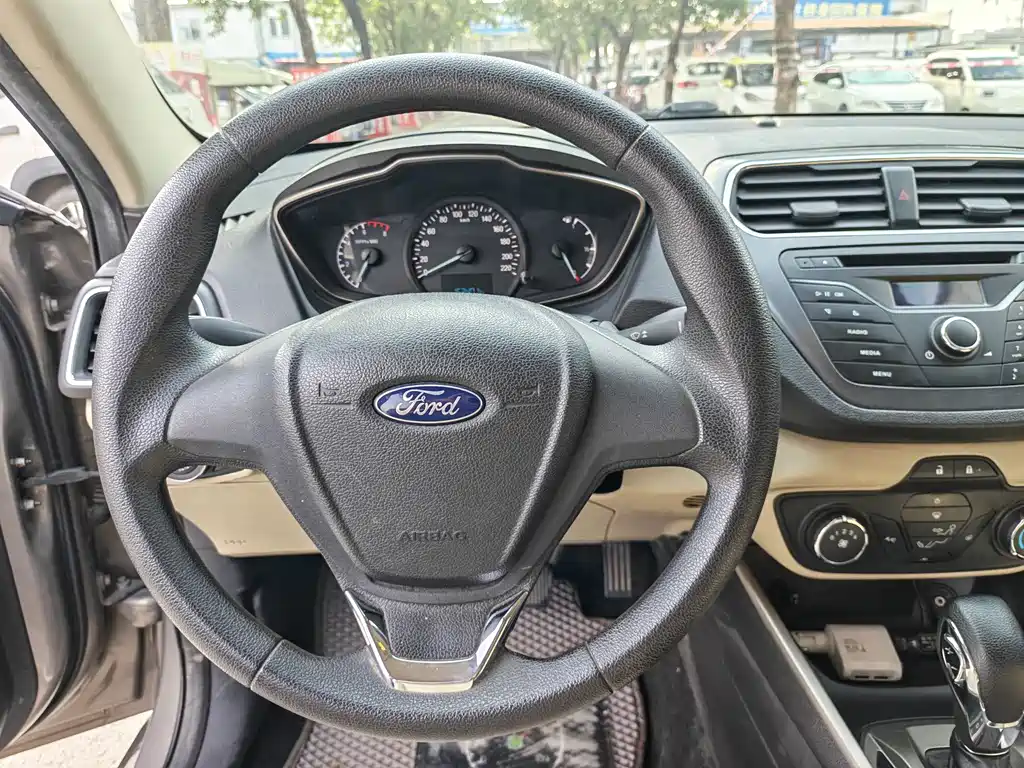 Ford Escort — миниатюра 14