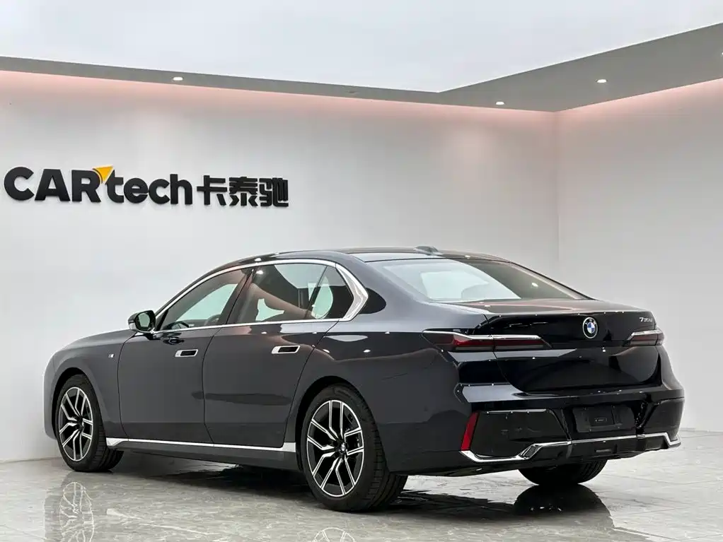 BMW 7 Series — миниатюра 3
