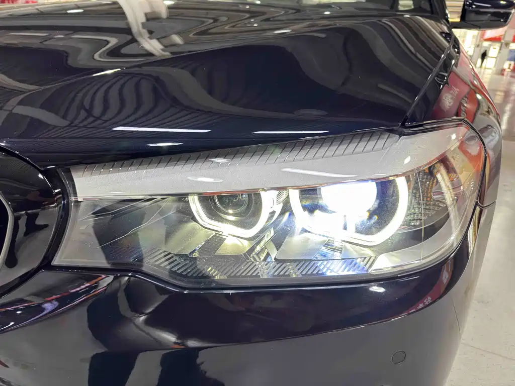 BMW 5 Series — миниатюра 21
