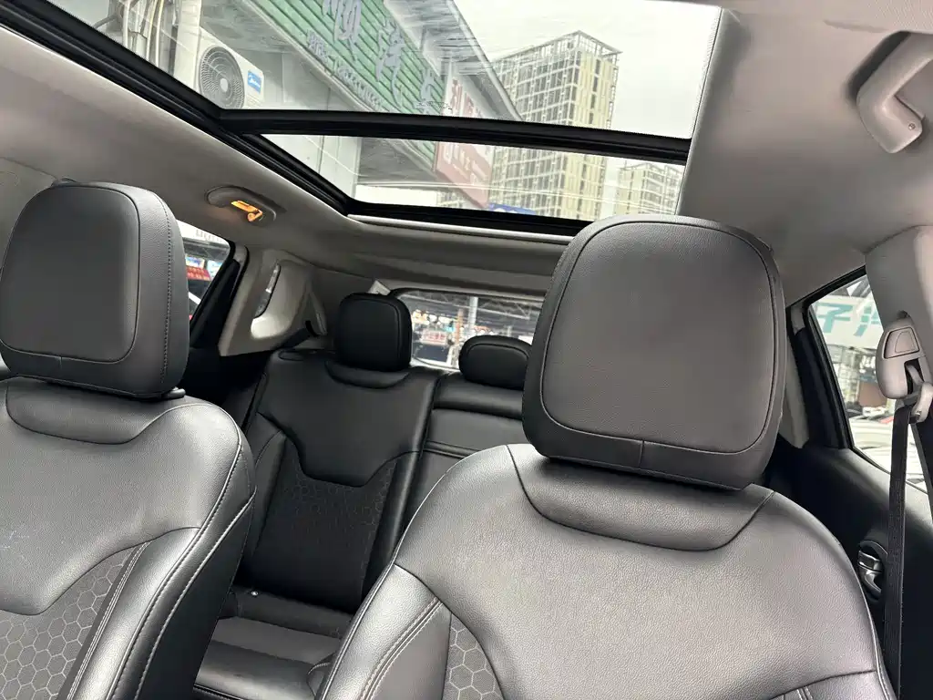 Jeep Compass — миниатюра 17