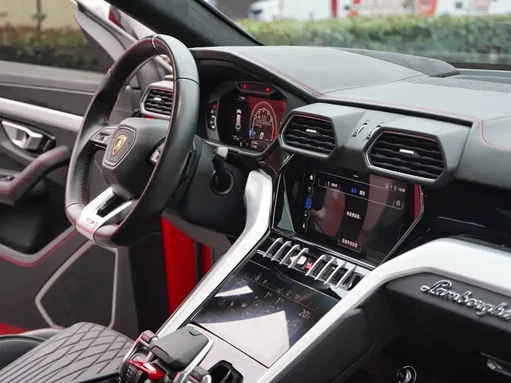 Lamborghini Urus — миниатюра 17