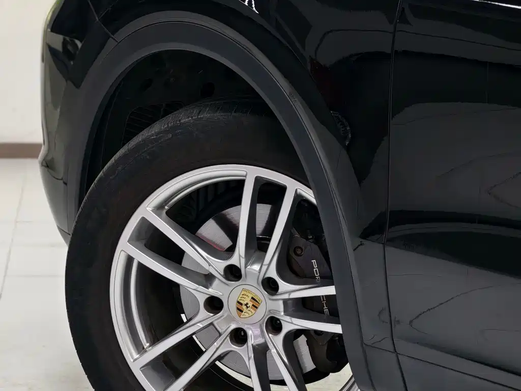 Porsche Cayenne — миниатюра 4