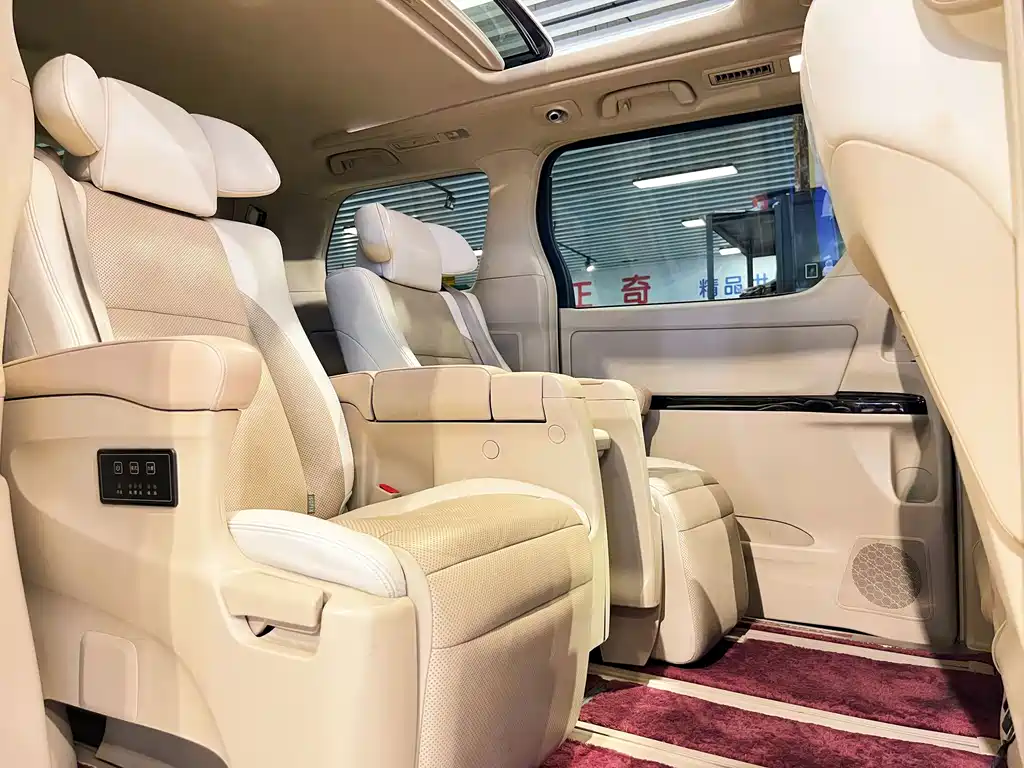 Toyota Alphard — миниатюра 23