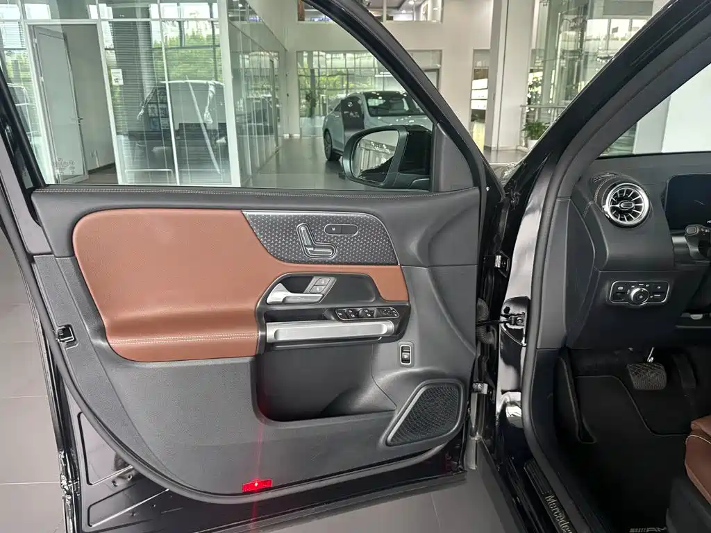 Mercedes-Benz GLB — миниатюра 8