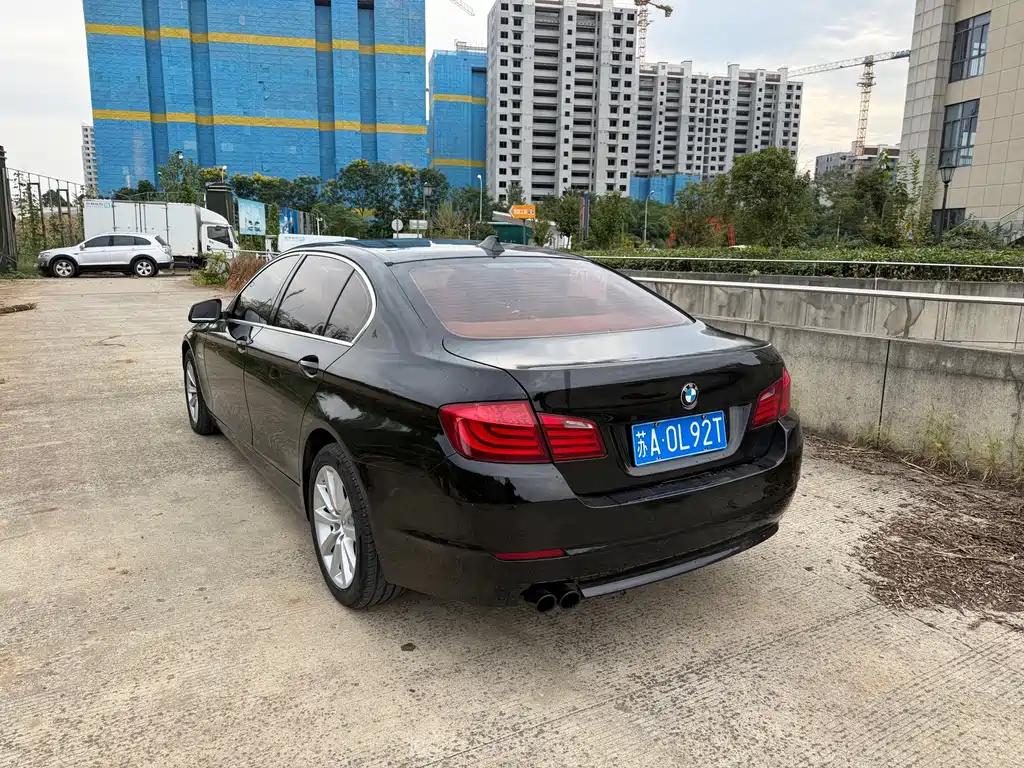BMW 5 Series — миниатюра 8