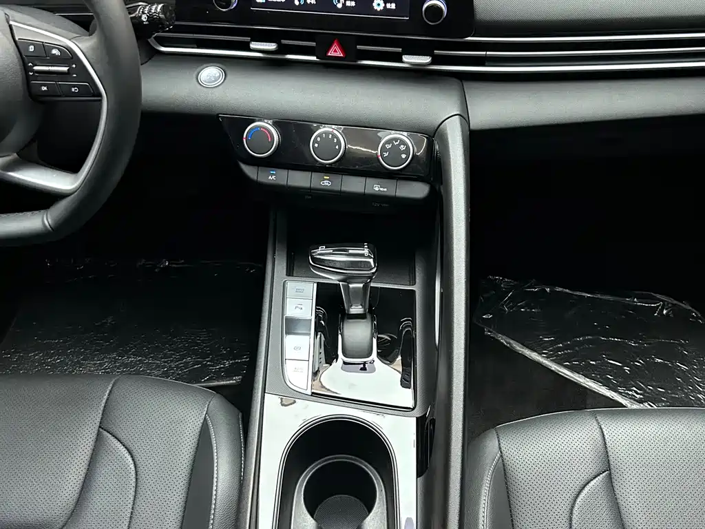 Hyundai Elantra — миниатюра 17