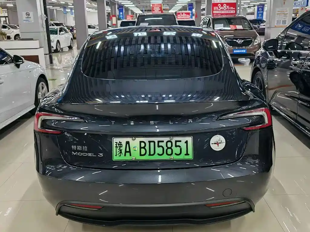 TESLA MODEL 3