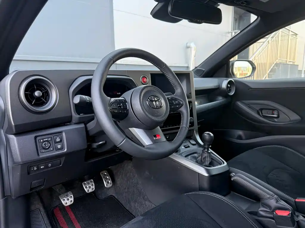 Toyota GR YARIS — миниатюра 10