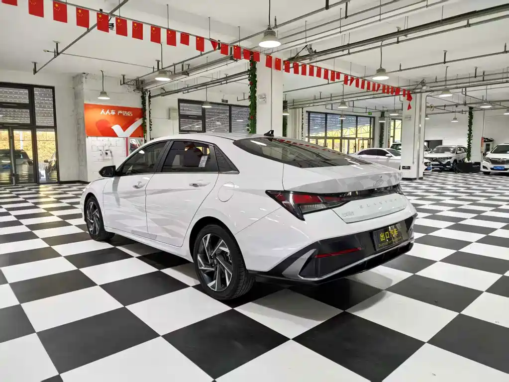 Hyundai Elantra — миниатюра 6