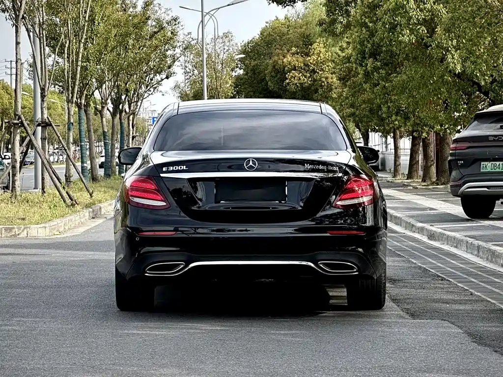 Mercedes-Benz E-Class — миниатюра 5