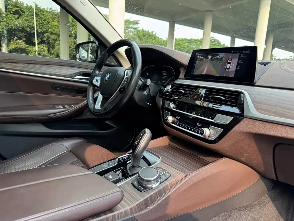 BMW 5 Series — миниатюра 6