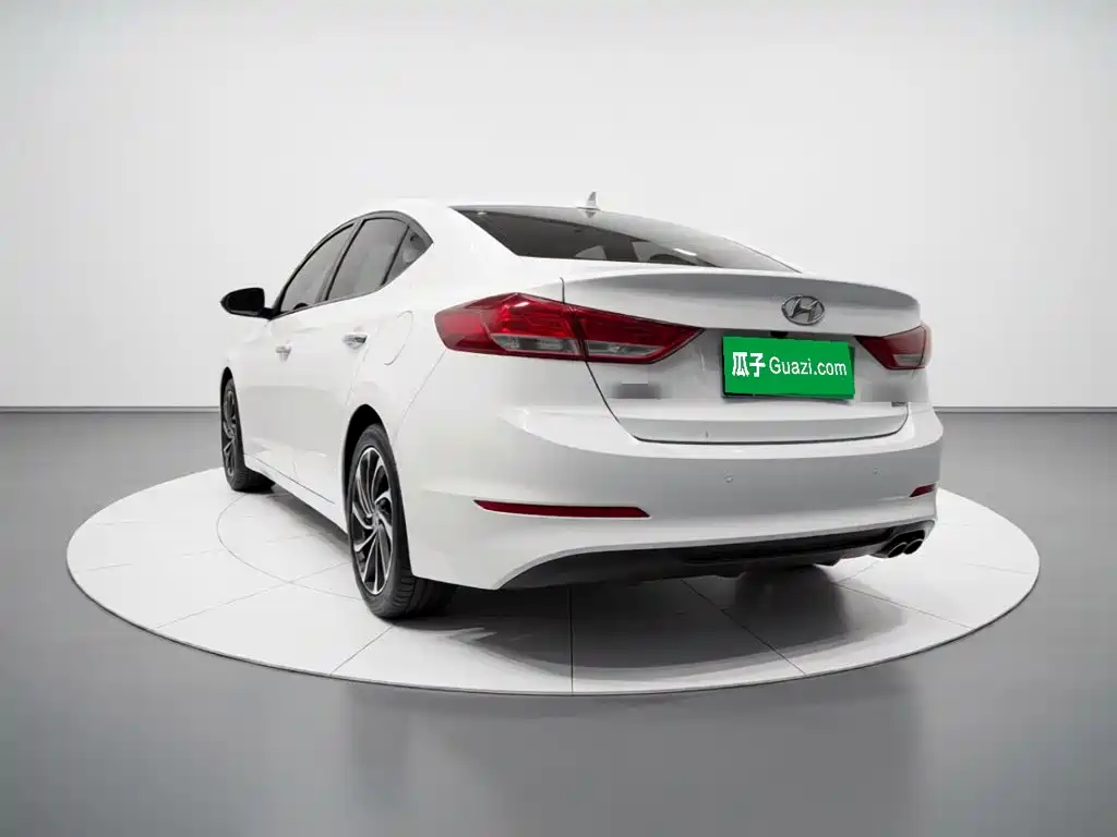 Hyundai Elantra — миниатюра 4