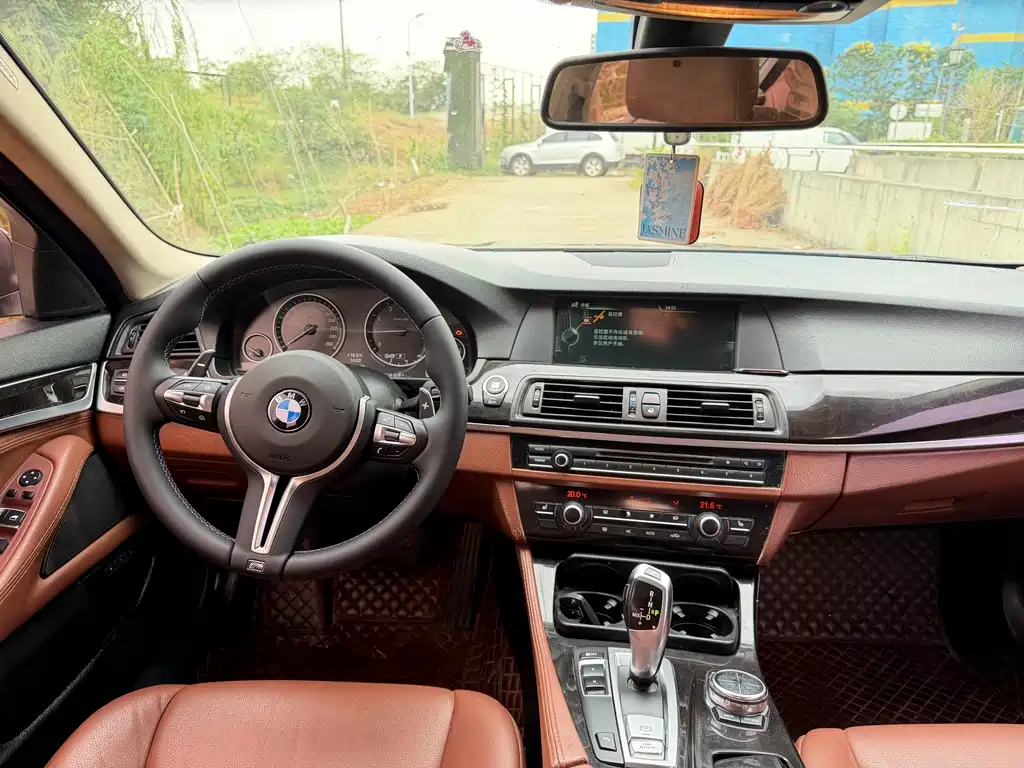 BMW 5 Series — миниатюра 18