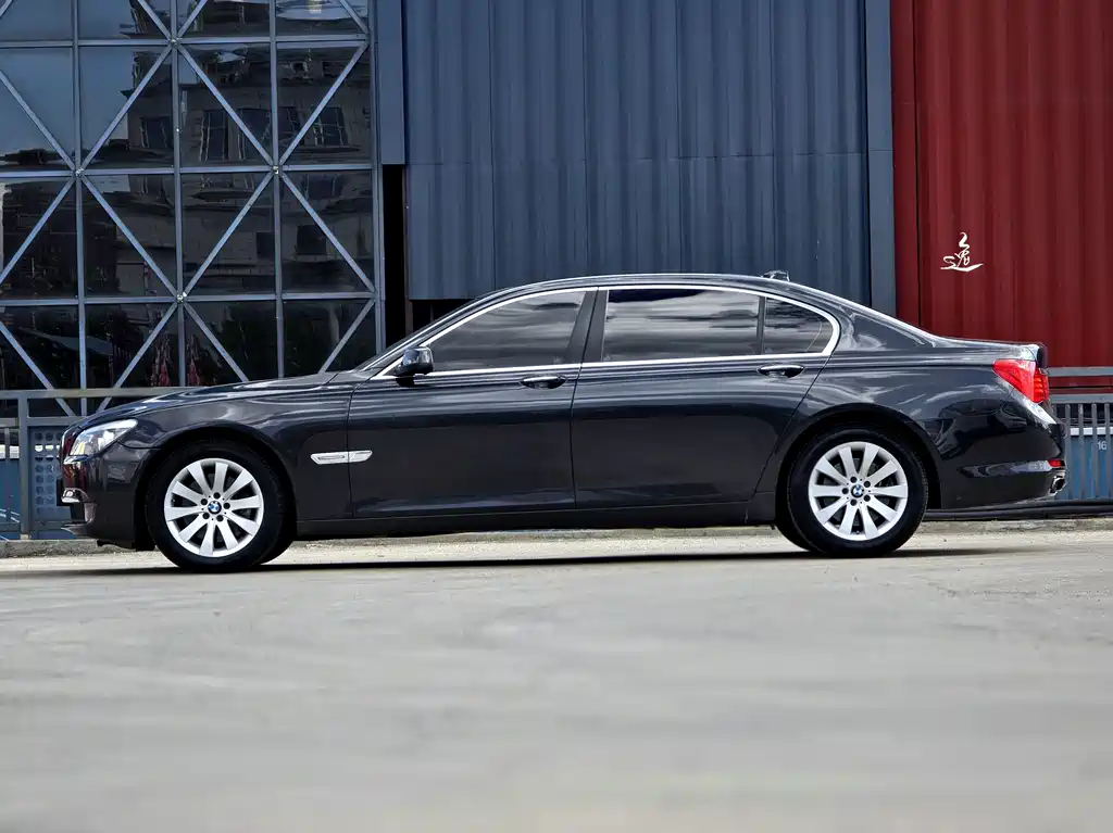 BMW 7 Series — миниатюра 3