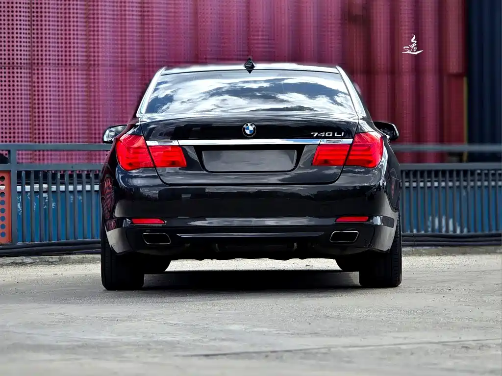 BMW 7 Series — миниатюра 5
