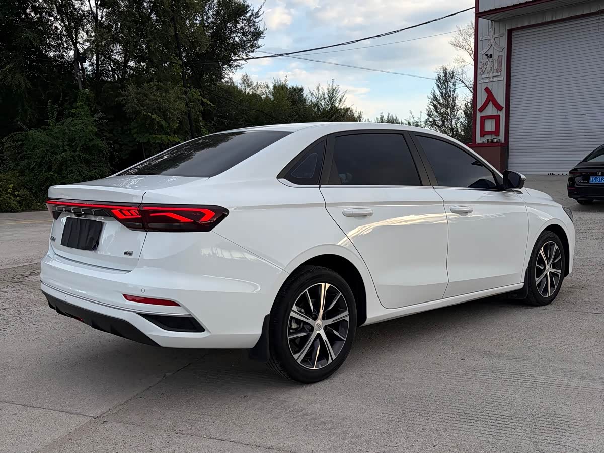 Geely Emgrand 1.5 л 2023 г. Белый, пробег 10000 км