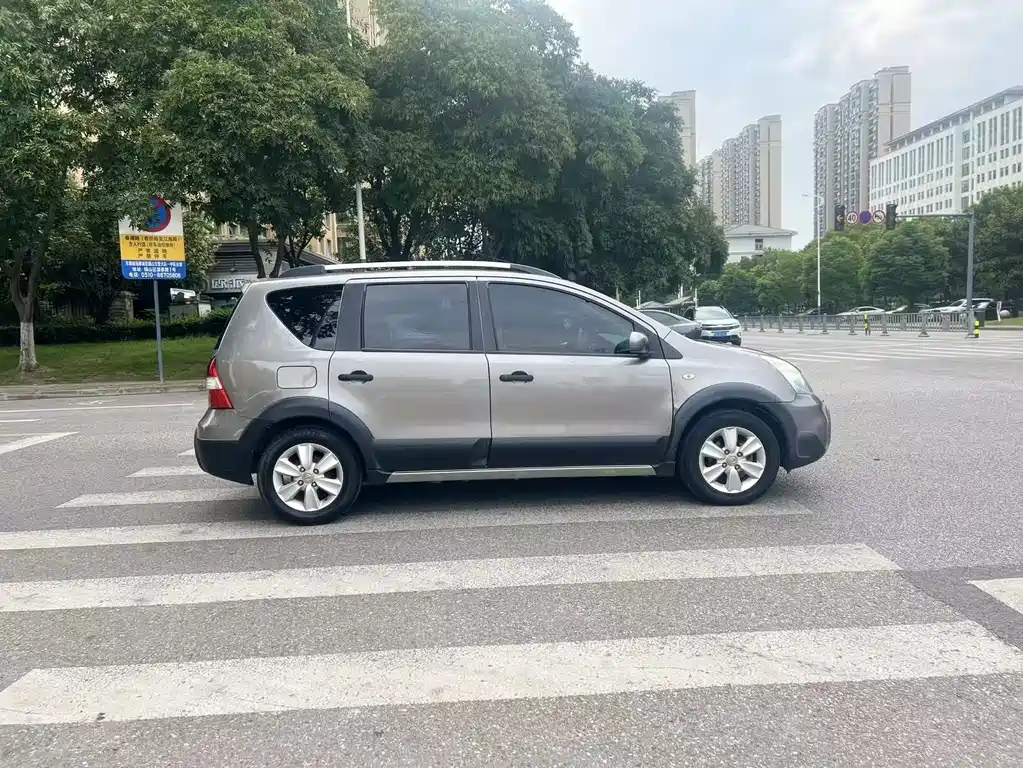 Nissan Livina — миниатюра 7