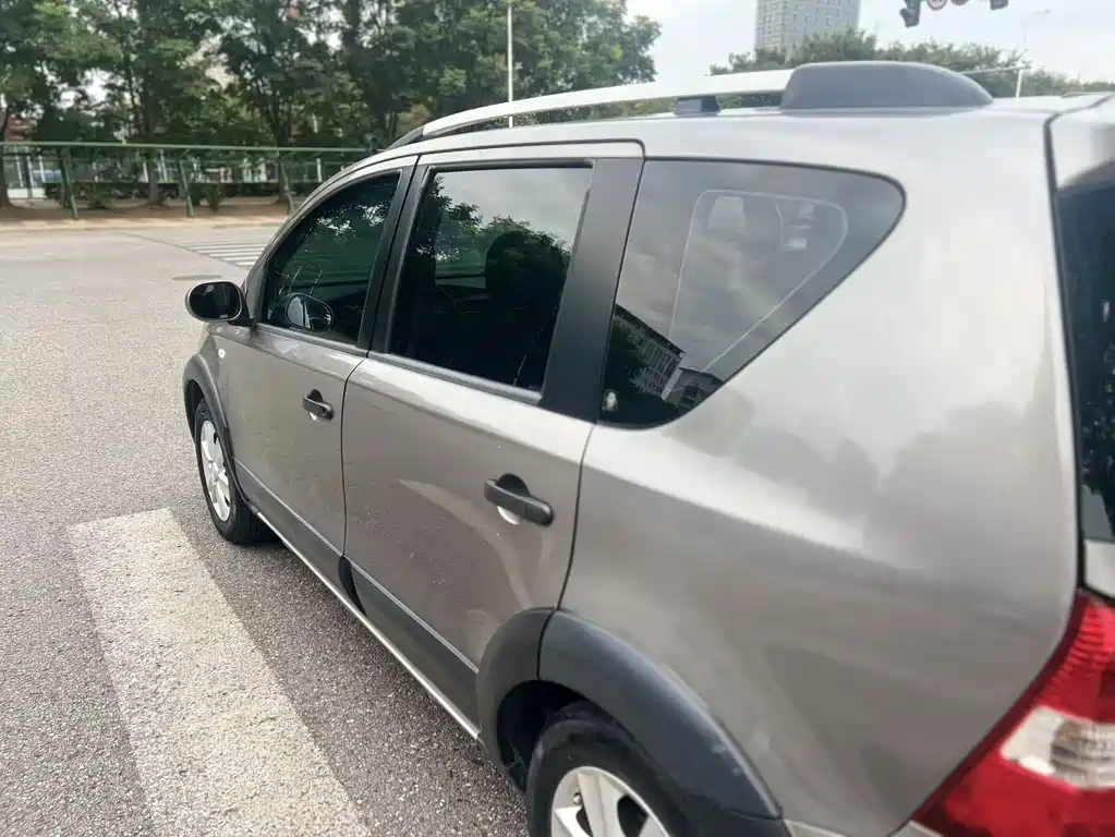 Nissan Livina — миниатюра 15