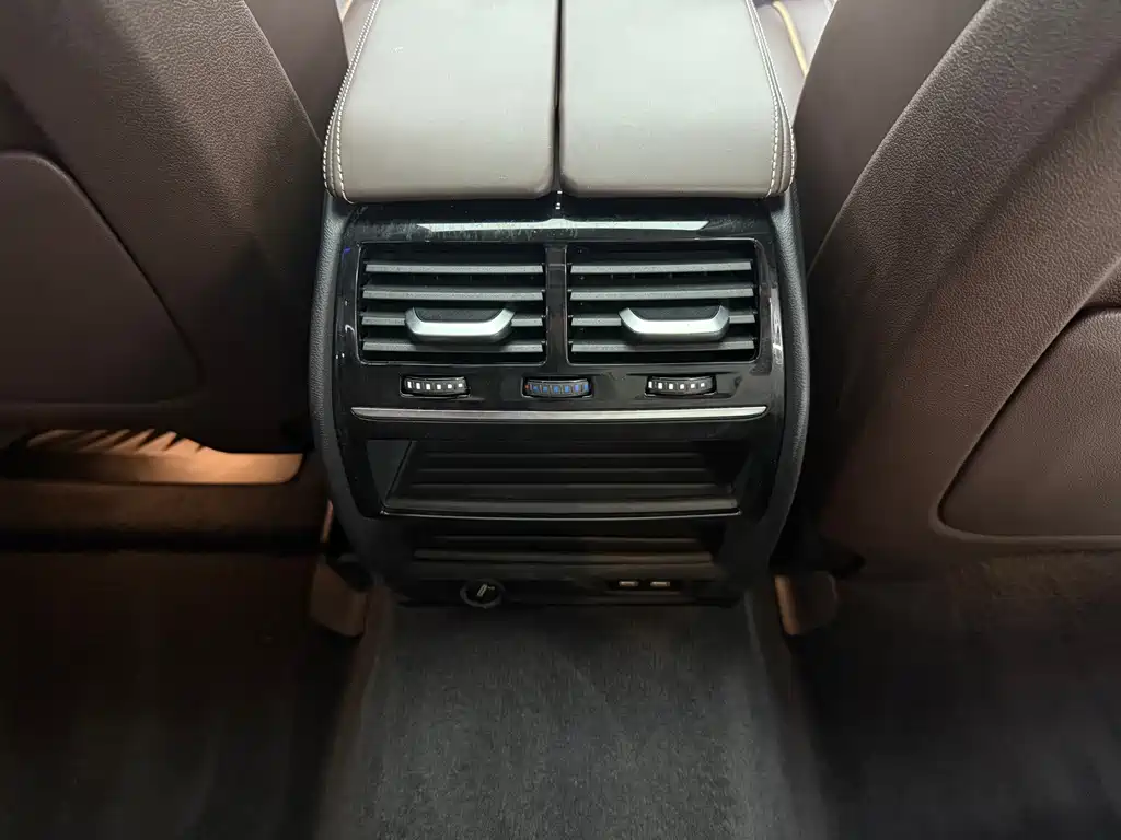 BMW 5 Series New Energy — миниатюра 17