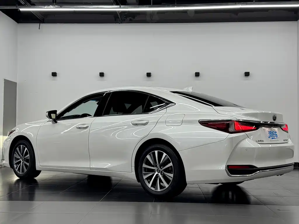 Lexus ES — миниатюра 13