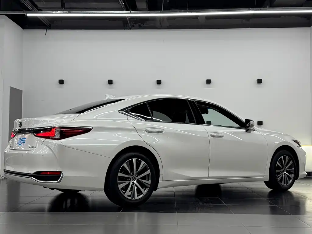 Lexus ES — миниатюра 15