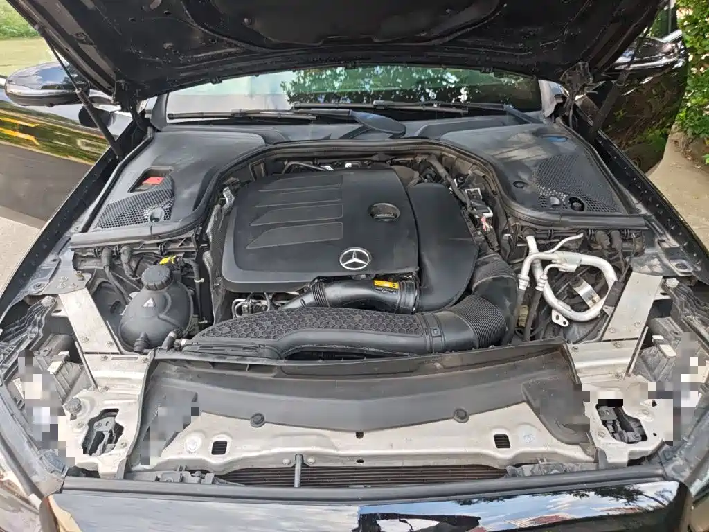 Mercedes-Benz E-Class — миниатюра 11