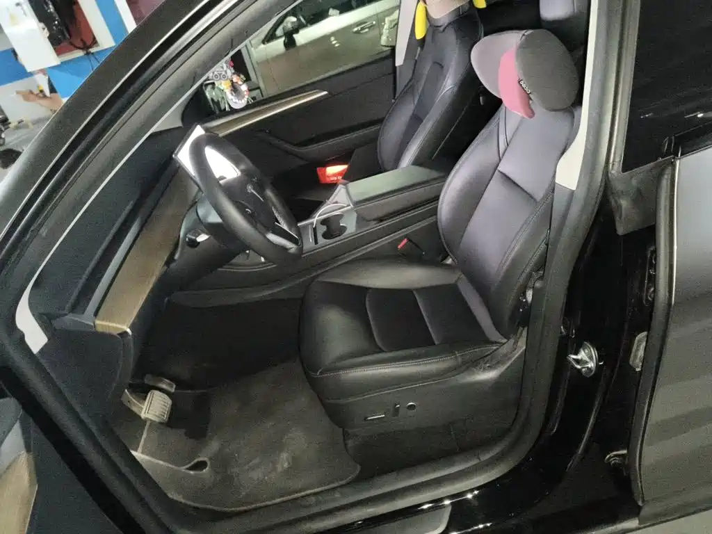 Tesla Model Y — миниатюра 11