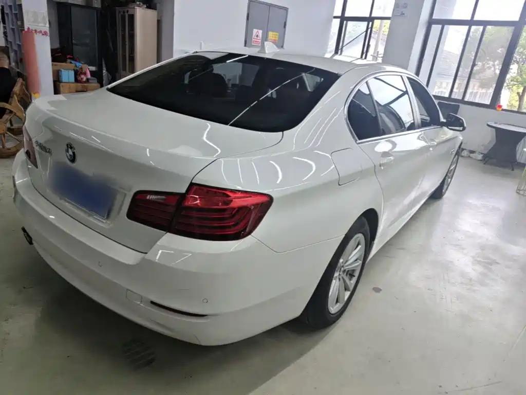 BMW 5 Series — миниатюра 7
