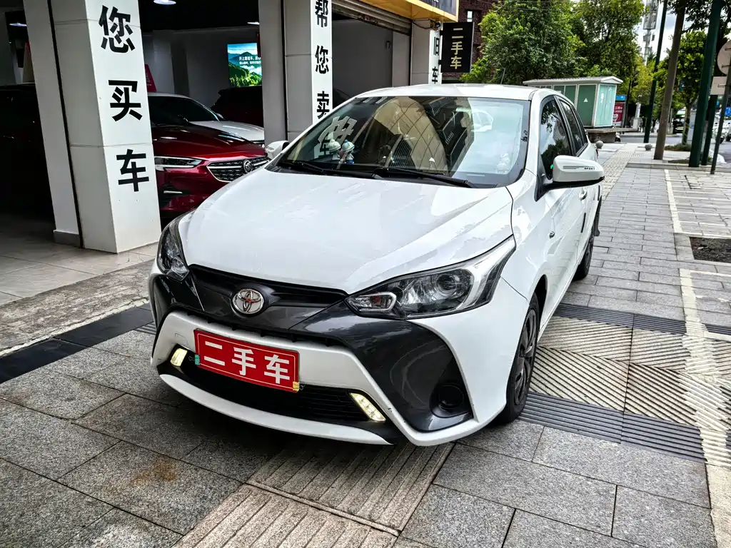 Toyota Yaris L — миниатюра 3