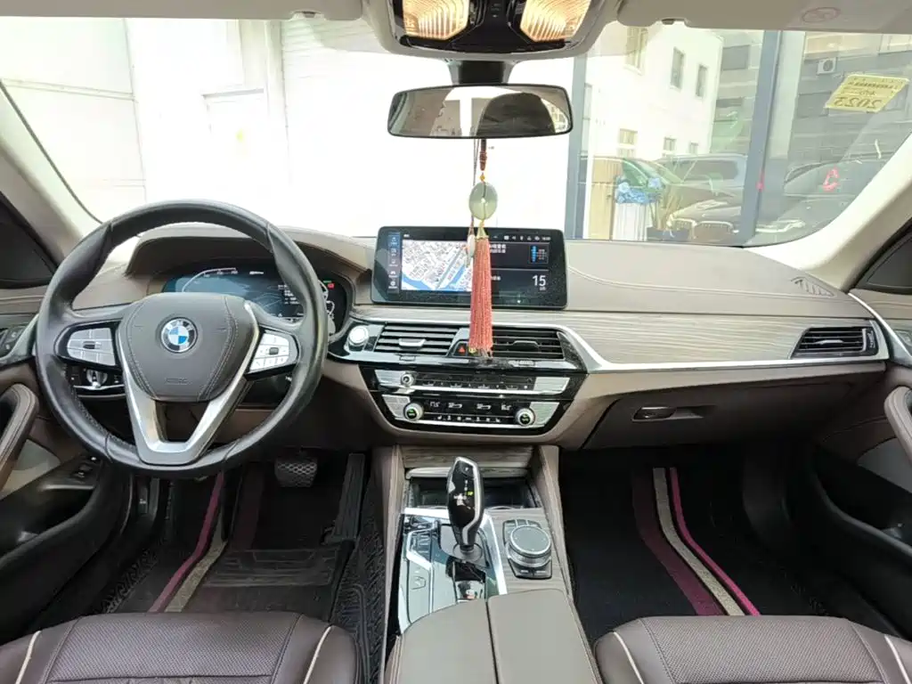 BMW 5 Series New Energy — миниатюра 10