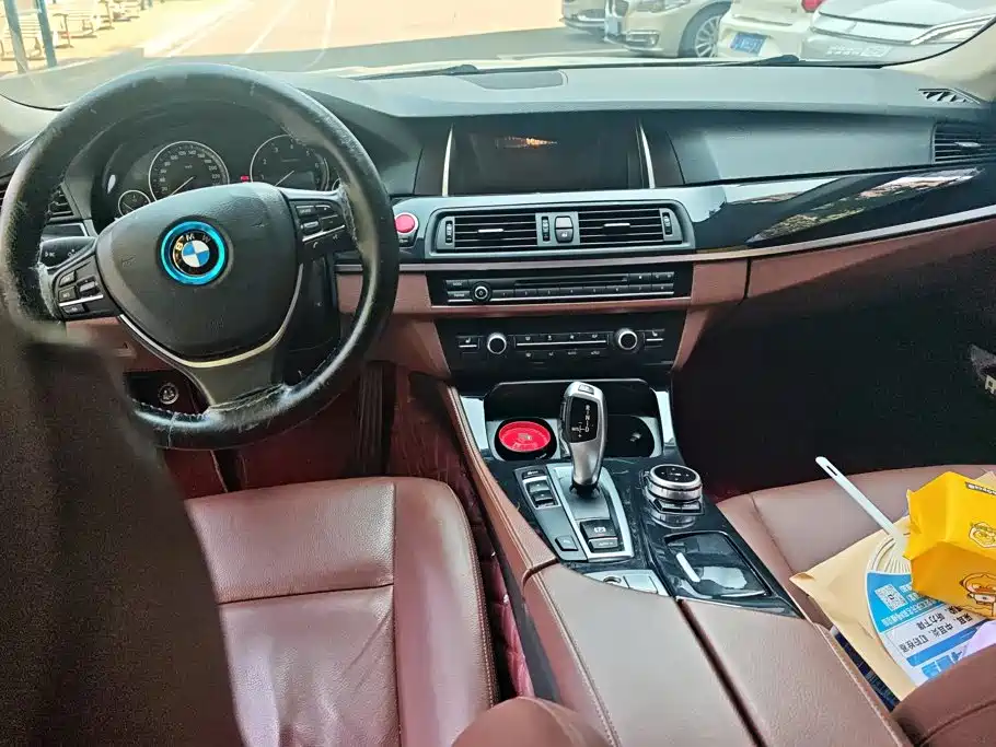 BMW 5 Series — миниатюра 12