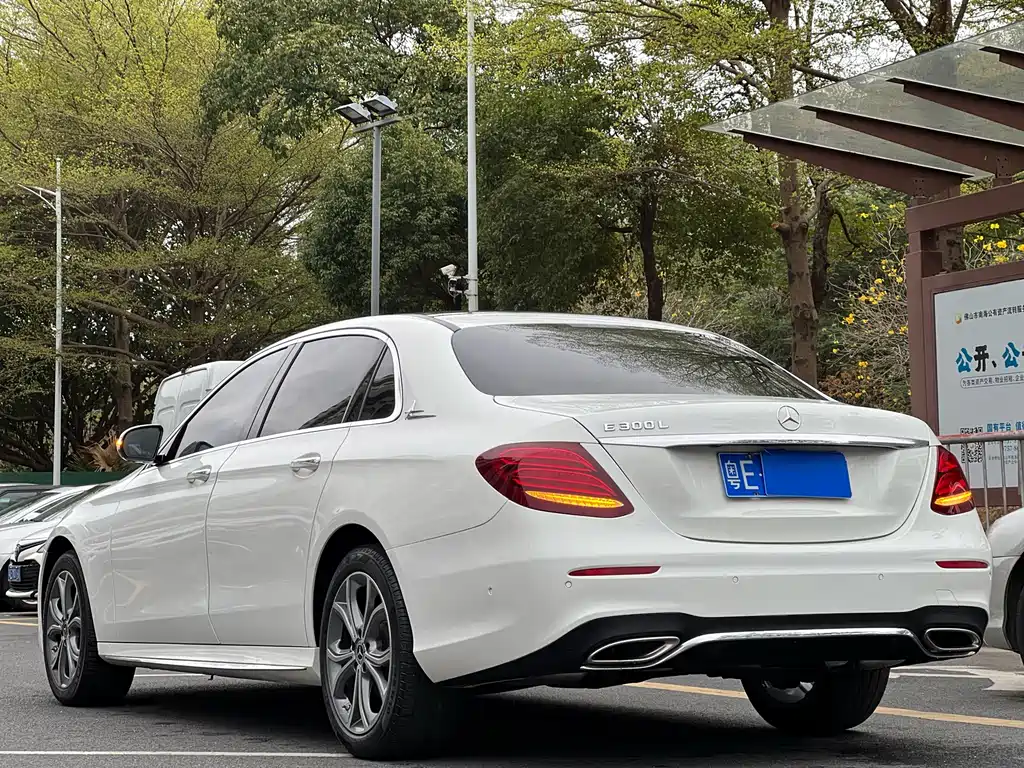 MERCEDES-BENZ E CLASS