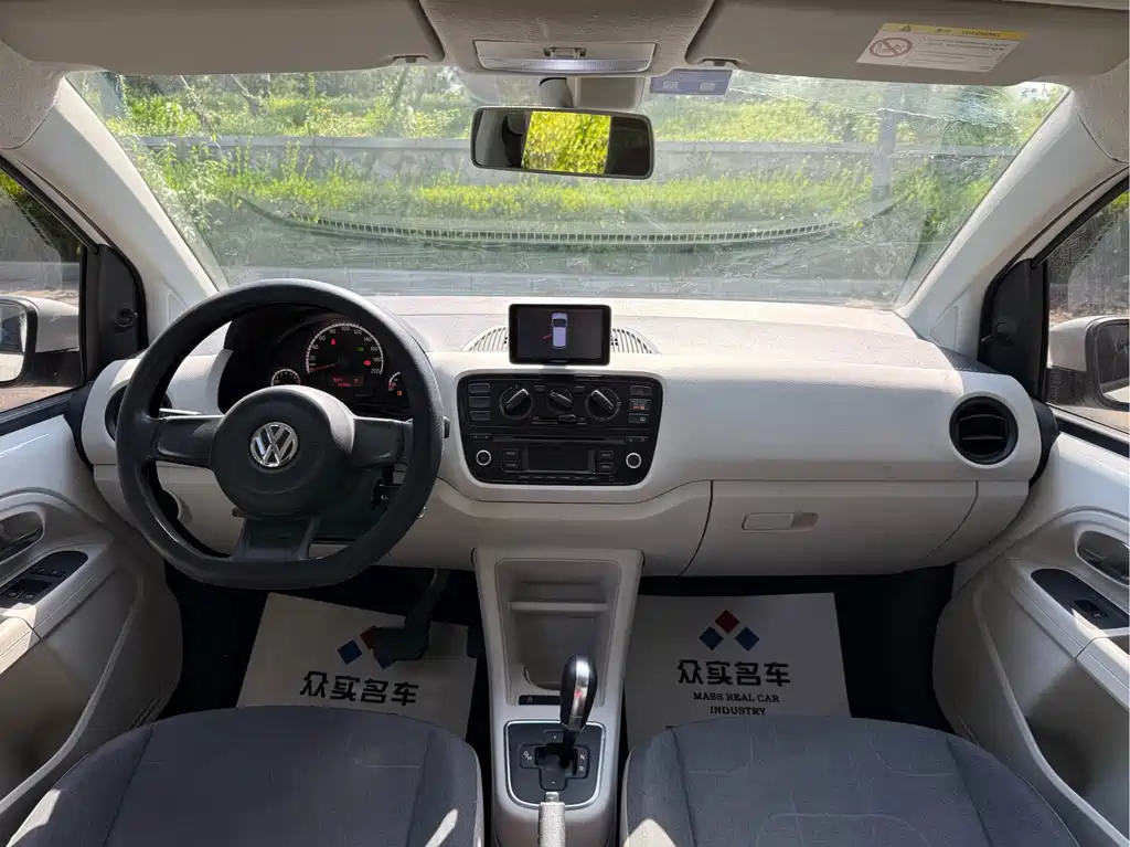 Volkswagen up! 2015 1.0L move up!