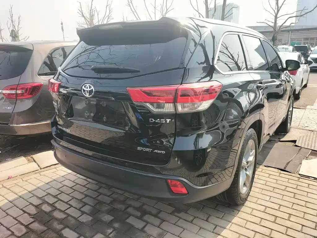 TOYOTA HIGHLANDER