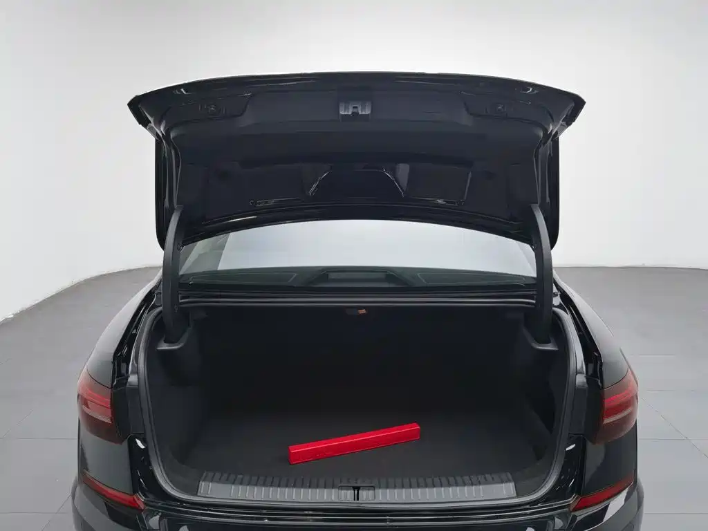 Volkswagen Passat PHEV — миниатюра 16