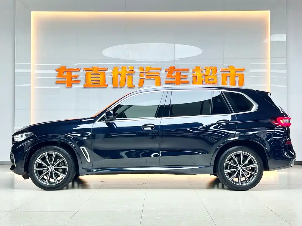 BMW X5 2022 xDrive 30Li Premium M Sport
